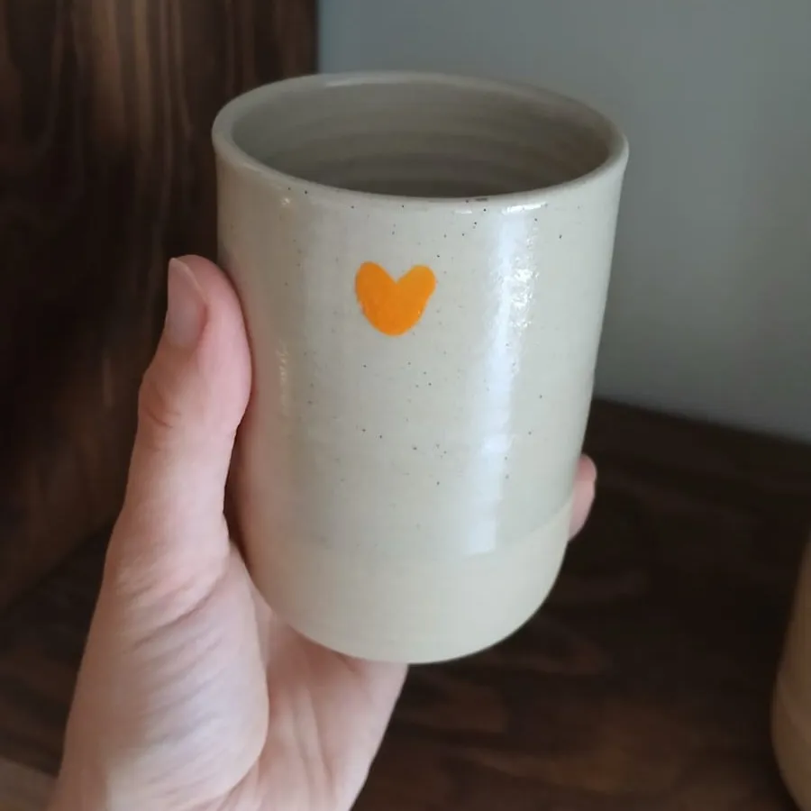 Mug cœur en céramique artisanale (coeur jaune)